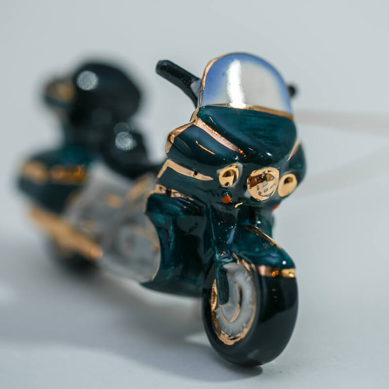 Елочная игрушка "Фарфоровый мотоцикл" зеленый