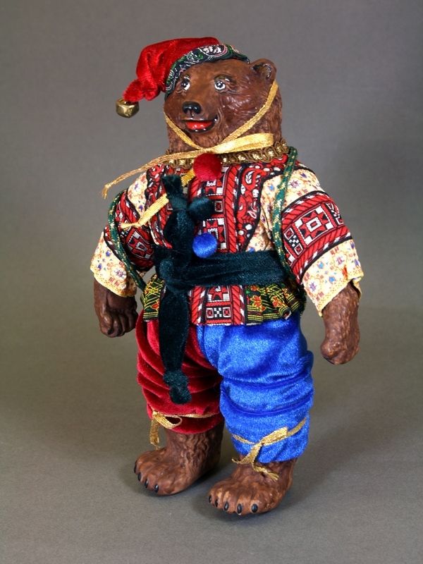 Фарфоровые интерьерная кукла медведь "путешественник"